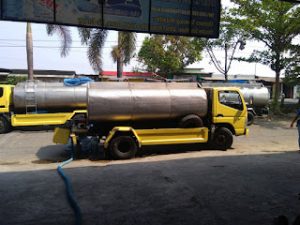 truk tangki air bekas surabaya